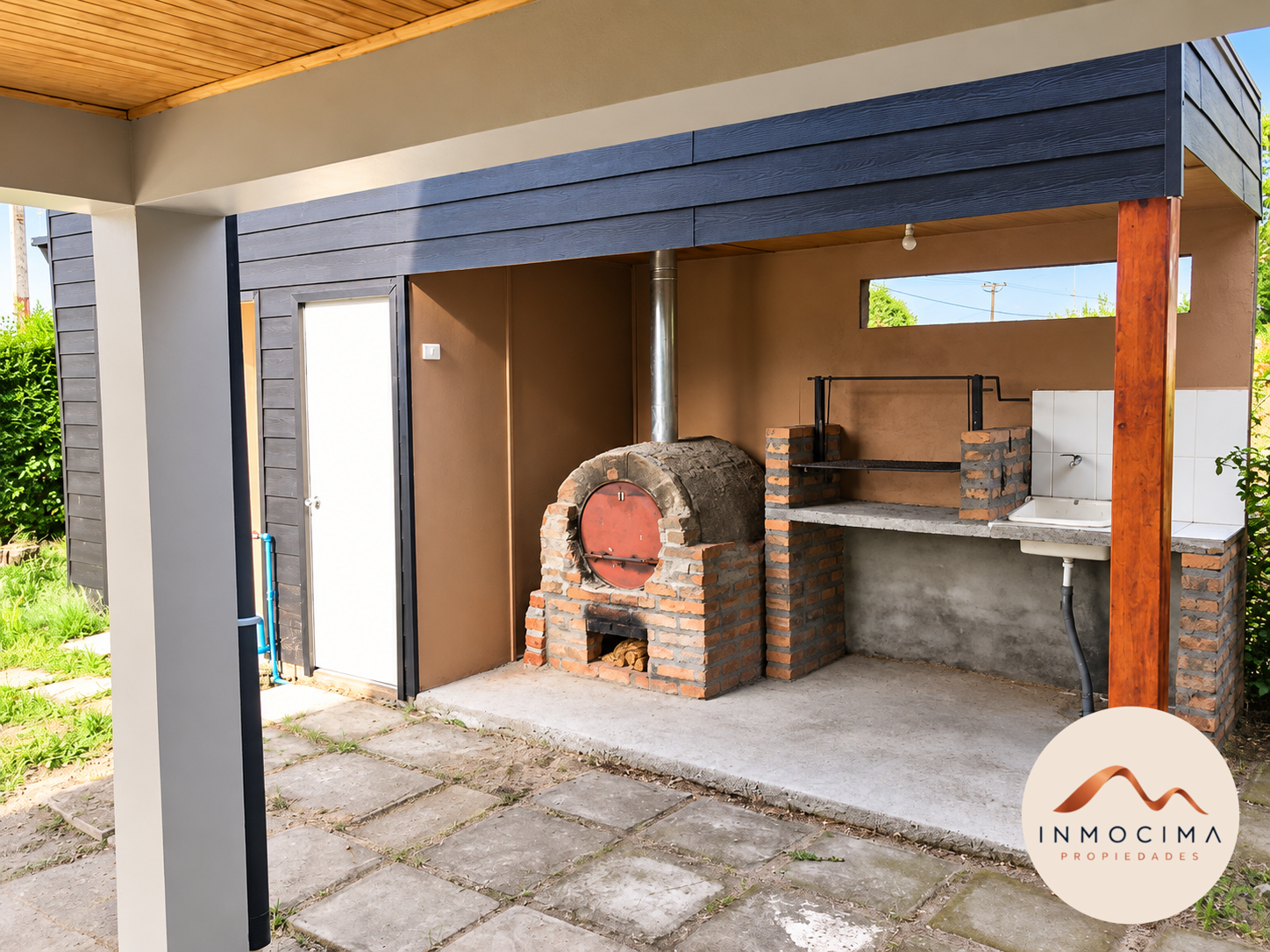 Casa Quillon (8) Venta Casa en Quillón: 4 Dormitorios, Amplio Terreno y Piscina