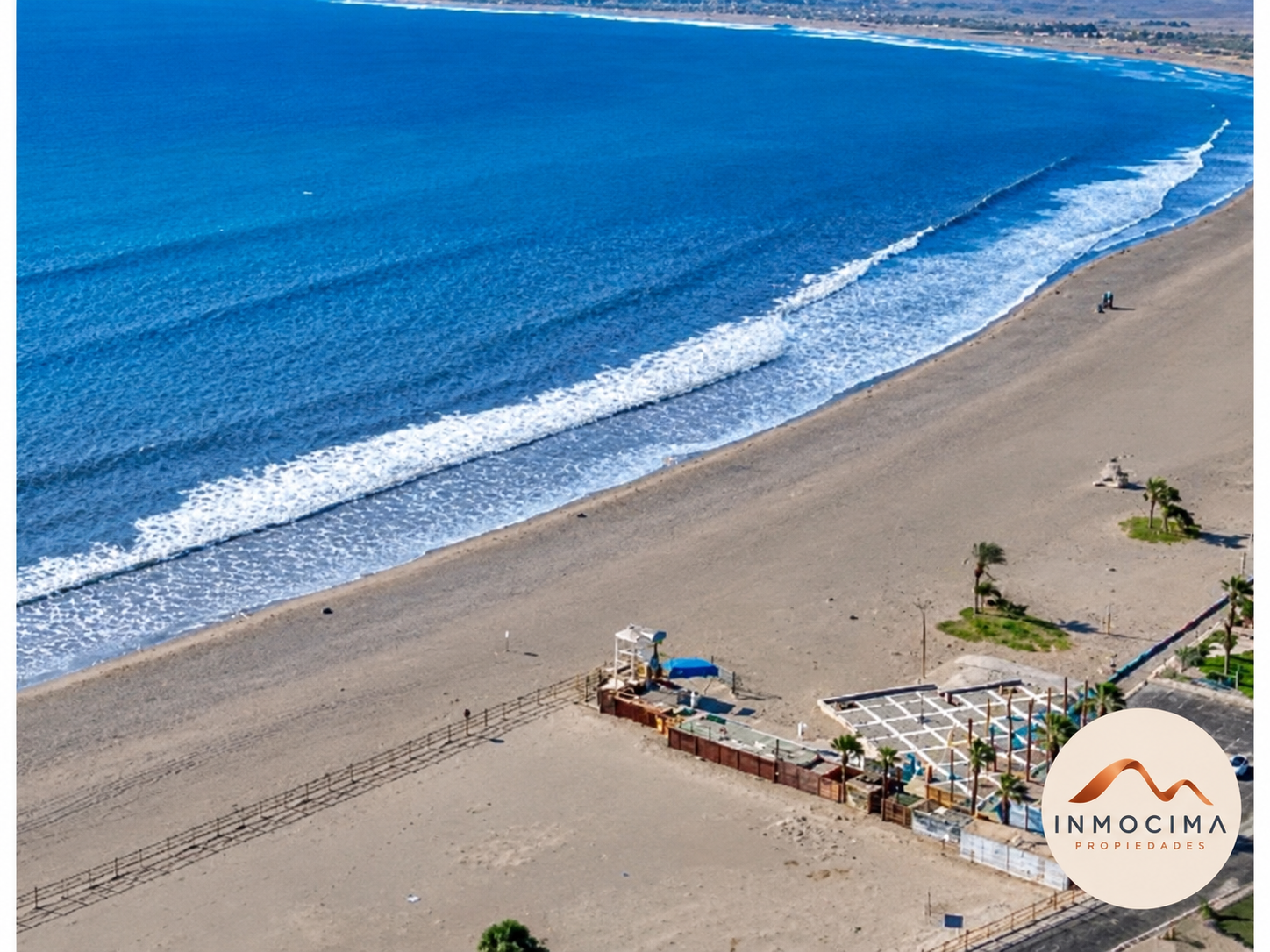 Vive frente al mar en Arica y despierta cada día con la brisa y los atardeceres que solo la costa puede ofrecer.