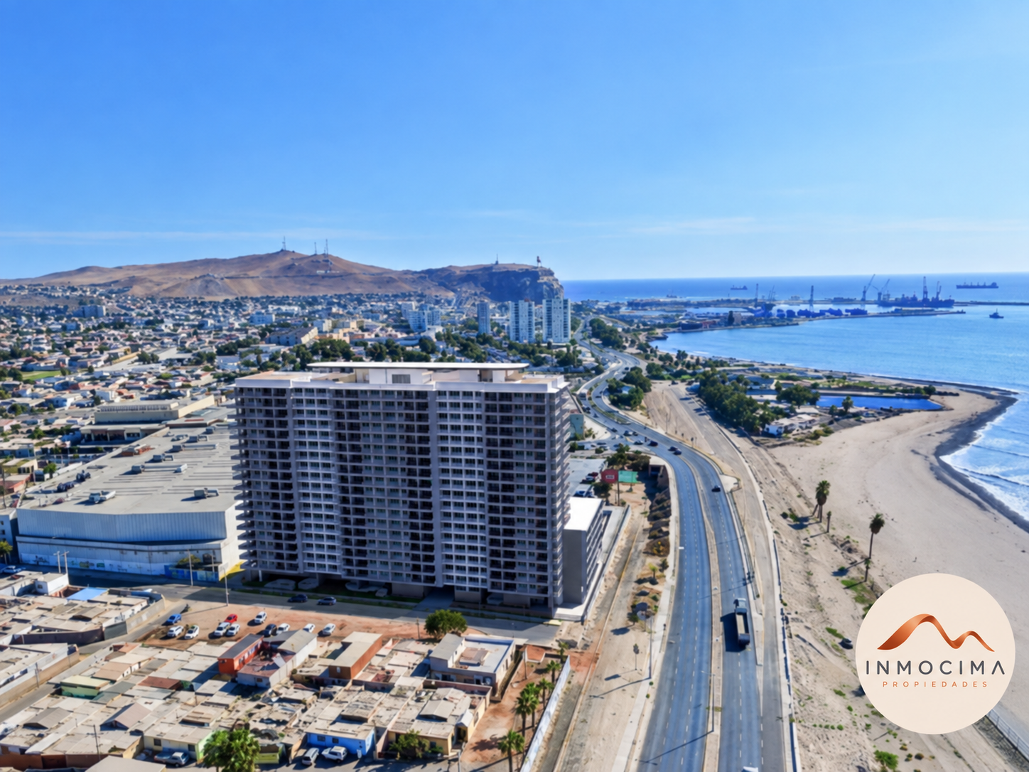 Vive frente al mar en Arica y despierta cada día con la brisa y los atardeceres que solo la costa puede ofrecer.